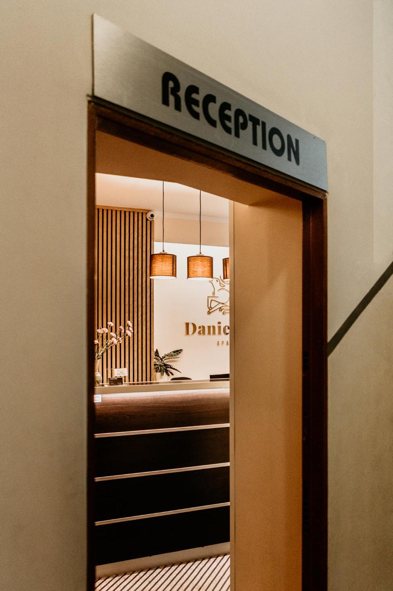 Daniel Griffin Aparthotel By Artery Hotels Krakow Bagian luar foto